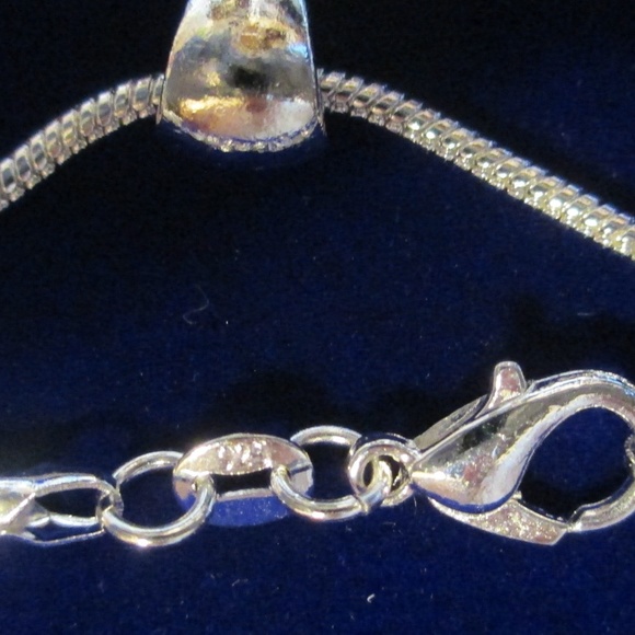 Statue of Liberty Round Sterling Silver Necklace - Picture 5 of 6